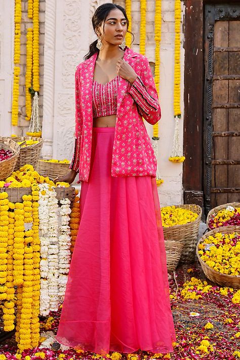 Hot Pink Organza Skirt Set Design by Chhavvi Aggarwal at Pernia's Pop Up Shop 2022 Hot Pink Indian Outfit, Gathered Lehenga, Tulpen Arrangements, Diwali Fashion, Hot Pink Jacket, Gown Designs, Hot Pink Skirt, Trendy Outfits Indian, Diwali Outfits