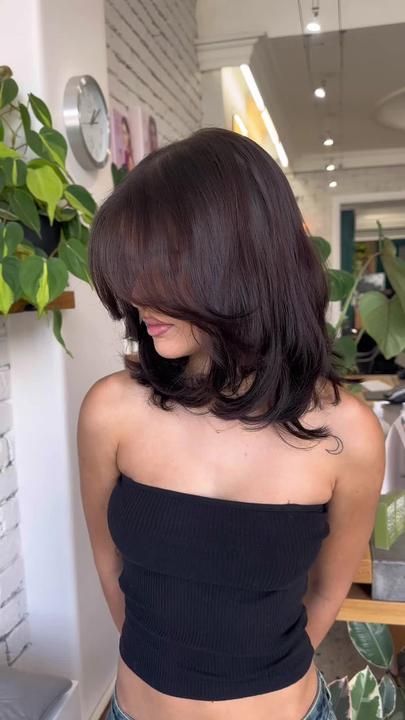 Rambut Brunette, Wine Hair, Layered Haircuts For Medium Hair, Brown Hair Inspo, Hairstyles For Layered Hair, Hair Stylies, Haircuts For Medium Hair, Haircuts Straight Hair, Hair Stylist Life