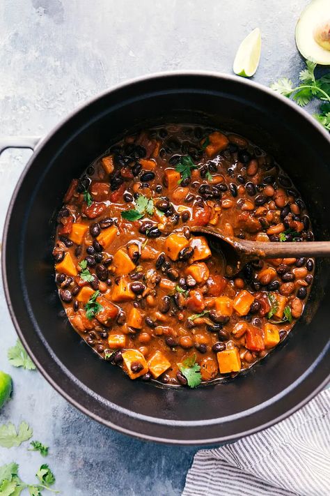 Sweet Potato Black Bean Chili | Chelsea's Messy Apron Sweet Potato Chilli, Sweet Potato Black Bean Chili, Sweet Potato Black Bean, Vegetarian Chili Recipe, Bean Chilli, Veggie Chili, Black Bean Chili, Sweet Potato Black Beans, Sweet Potato Chili