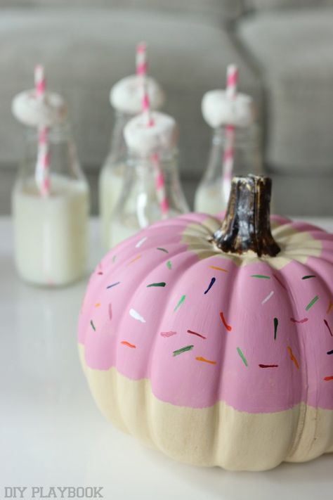 DIY Donut Pumpkins - DIY Playbook | Painted Pumpkins | Fall Decor | Happy Halloween !! | http://thediyplaybook.com/ Designer Pumpkins, Pumpkin Board, Labu Halloween, Pumpkin Paintings, Pumpkin Decorating Diy, Creative Pumpkin Decorating, No Carve Pumpkin Decorating, Autumn Chic, Diy Donuts