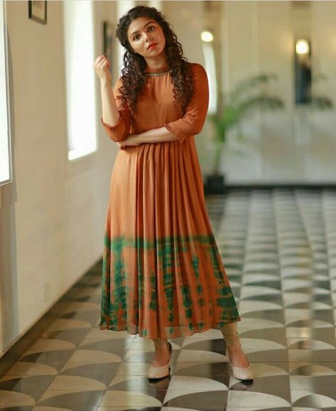 Chiffon Kurti Design, Aline Kurti Design, Chiffon Kurti, Kerala Dress, Georgette Kurtis, Dress Anarkali, Anarkali Designs, Salwar Neck Designs, Churidar Designs