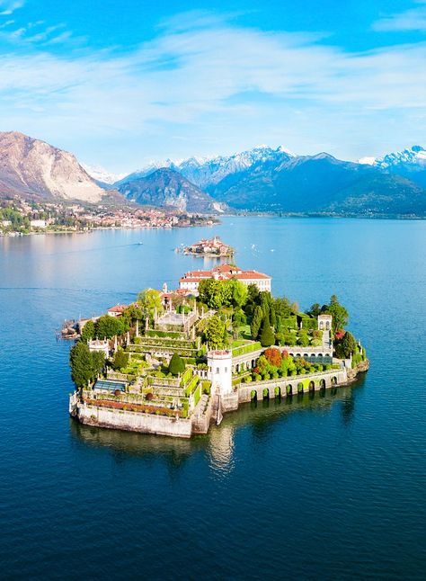 Lake Maggiore Italy, Travel Switzerland, Places In Switzerland, Comer See, Hulk Comic, Italian Lakes, Explore Italy, Lily Evans, Como Italy