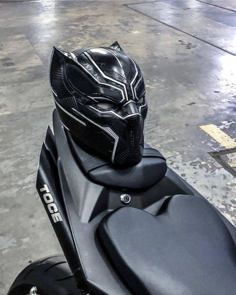 Black Panther helmet.. 👀 What kind of helmet are you wearing? Cool Motorcycle Helmets Design, Motorcycle Helmets Black, Fantasy Motorcycle, Cool Helmets, Black Panther Helmet, Sport Bike Helmets, Custom Bike Helmets, Biker Core, Custom Helmet Design