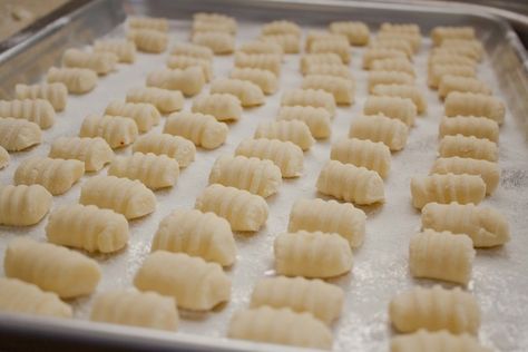 Gluten Free Potato Gnocci - Mmmm. Gnocci. Good instructions, worked quite well. Very delicious. Gluten Free Gnocchi, Potato Gnocchi, Gluten Free Potatoes, Gluten Free Living, Gnocchi Recipes, Gf Recipes, Gluten Free Pasta, Serious Eats, Foods With Gluten