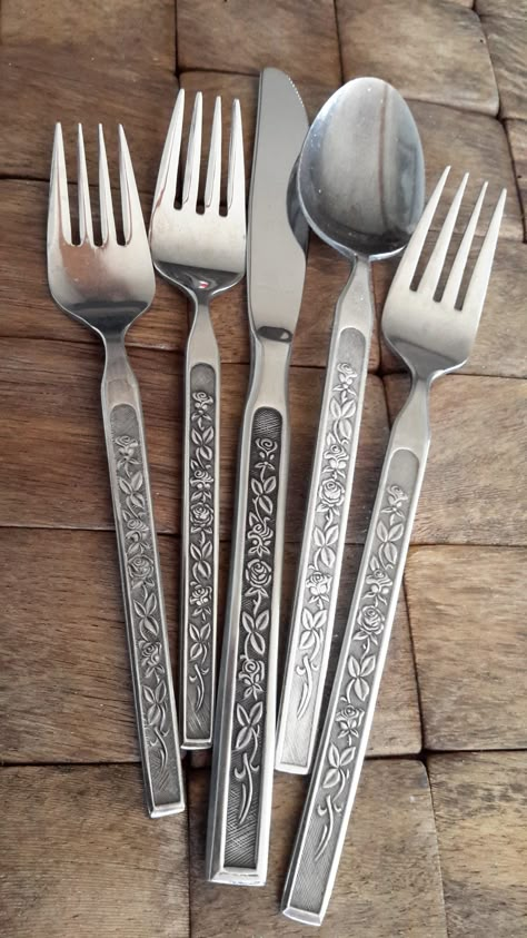 "VINTAGE BLACK ACCENTED FLORAL PATTERN FLATWARE Pretty vintage Maria Grande stainless steel flatware. Embossed floral and black accent pattern. Squared end knives, forks, spoon. Choice of individual silverware pieces. Made in Japan by an unknown manufacturer. All the Maria Grande stainless pieces are in very nice pre-owned vintage condition. CHOICE of Maria Grande Pieces & APPROXIMATE SIZES Small fork 6 1/4' Teaspoon 6 1/4\" Dinner fork, 7 3/8\" Dinner knife 8 1/2\" Place/soup spoon 7 1/2\" Table/Serving Spoon 8 1/2\"" Cool Cutlery Sets, Forks Knives And Spoons, Cottagecore Utensils, Antique Silverware Vintage Cutlery, Tea Spoons Vintage, Cute Things For Apartments, Unique Silverware Sets, Cute Silverware Set, Aesthetic Silverware