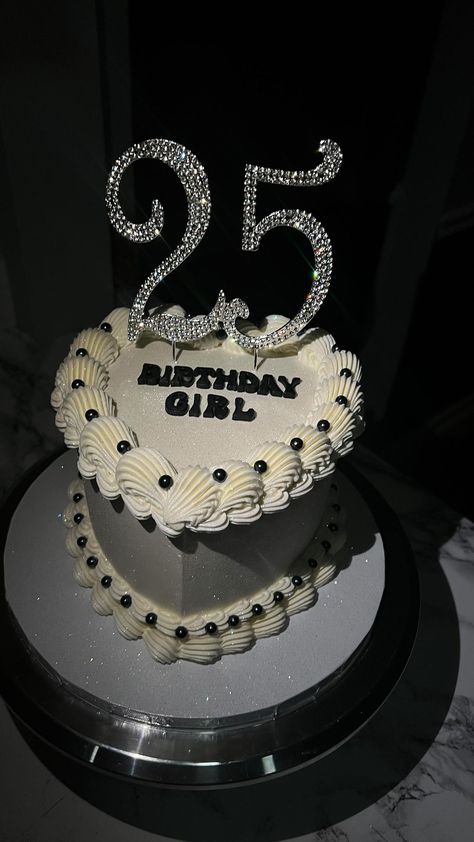 29 Th Birthday Cake, Cakes For 25th Birthday Girl, 23rd Birthday Cake Ideas For Women, December Cakes Birthday, 25 Year Old Birthday Cake, Twenty Five Birthday Cake, 25 Birthday Ideas Decoration, 25th Birthday Cake For Her, Burn Cake Ideas