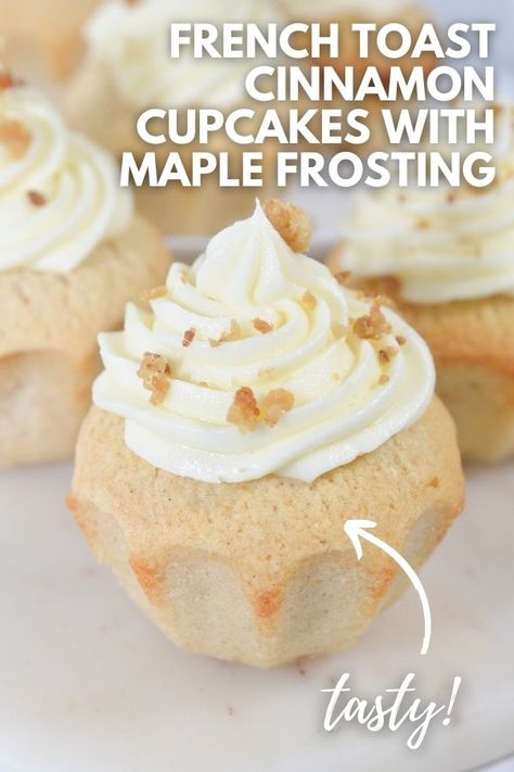 French Toast Cinnamon Cupcakes with Maple Frosting is the best parts of breakfast in a tender and delicious cupcake. Including the very best part...bacon! French Toast Cupcakes Recipe, Breakfast Themed Cupcakes, Cinnamon Sugar Pancakes, French Toast Cinnamon, French Toast Cupcakes, Maple Buttercream Frosting, Pancake Cupcakes, Maple Buttercream, Cinnamon Cupcakes