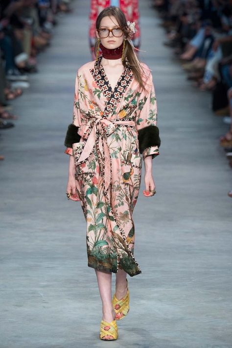 Garden Party Outfit Dresses, Mode Kimono, Gucci Spring, 2016 Menswear, 2016 Fashion, Mode Inspiration, Kimono Fashion, A Dress, Ponchos