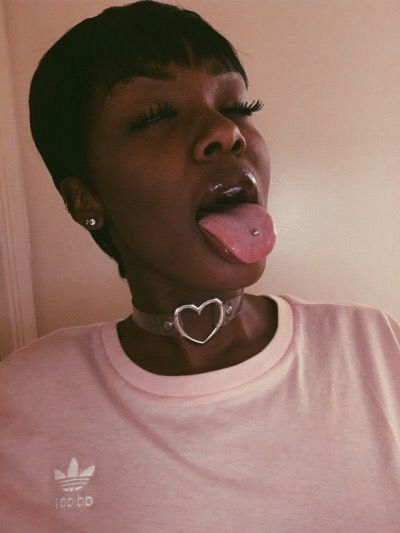 B A R B I E DOLL GANG HOE Pinterest: @jussthatbitxh ✨Download the app #MERCARI & use my code: UZNPKU to sign up, you can get free make up & other items Tounge Piercing Black Women, Middle Tongue Piercing, Tongue Piercing Black Women, Different Tongue Piercings, Cute Tongue Piercing, 2024 Manifesting, Big Lips Natural, Tongue Piercing Jewelry, Tongue Piercings