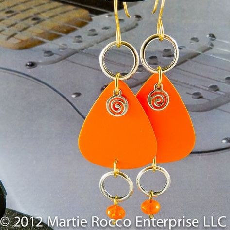 Diy Guitar Pick, Guitar Picks Crafts, Guitar Picks Diy, Orange Guitar, Instrument Jewelry, Guitar Jewelry, Guitar String Jewelry, Bike Jewelry, Making Jewelry For Beginners