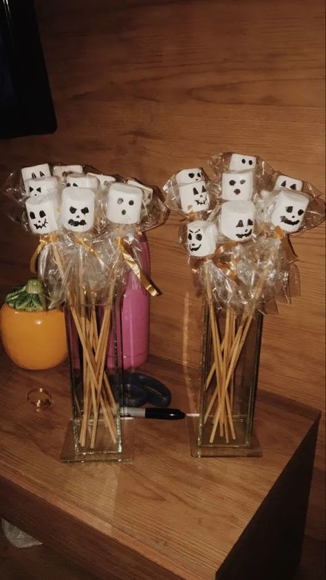 35+ Freakishly Fun and Engaging DIY Halloween Party Ideas for Kids - HubPages Hallowen Decoraciones Diy, Haloween Decoracion Diy, Diy Halloween Party Ideas, Marshmallow Halloween, Easy Halloween Games, Halloween Party Ideas For Kids, Diy Halloween Party, Hallowen Party, Halloween Party Activities