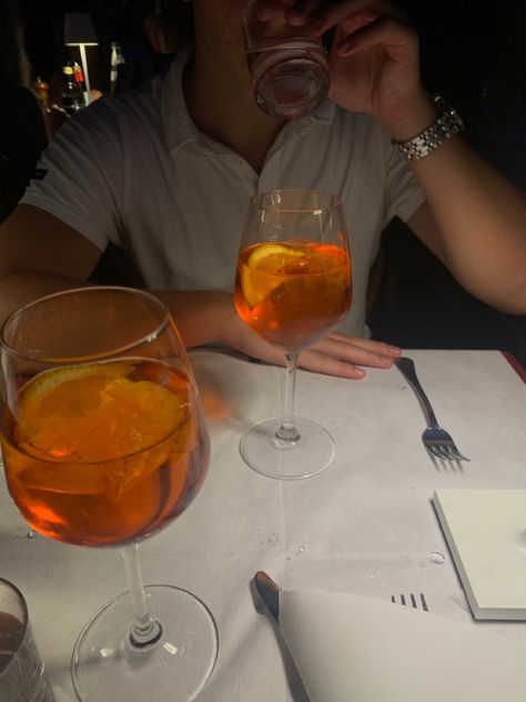 Dinner Drinks With Boyfriend, Fake Date Pictures, Date Fake, Sneaky Link Pictures, Dinner Date Aesthetic, Black Love Couples, Pretty Drinks, Date Dinner, Foto Pose