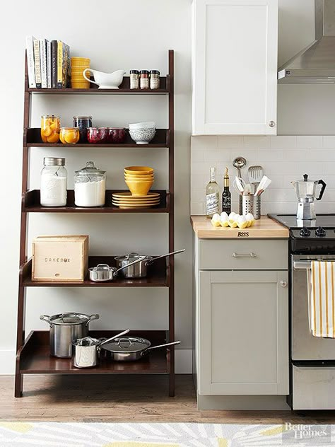 Buy a readymade bookcase and place it where you need a pantry. This ladder-like case features shelves that get wider and deeper toward the unit's base, which amps up its ability to store items of diverse size. Organiser Cucina, Microwave Shelf, Cocina Diy, Affordable Storage, Small Kitchen Storage, Diy Kitchen Storage, Kitchen Storage Solutions, Style Deco, Kitchen Decorating