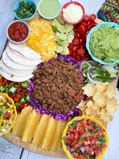 How To Build The Ultimate Taco Charcuterie Board - Hispana Global Taco Charcuterie Board Ideas, Taco Charcuterie Board, Taco Charcuterie, Taco Board, Guacamole Ingredients, Charcuterie Board Ideas, Games Night, How To Make Guacamole, Ground Beef Tacos