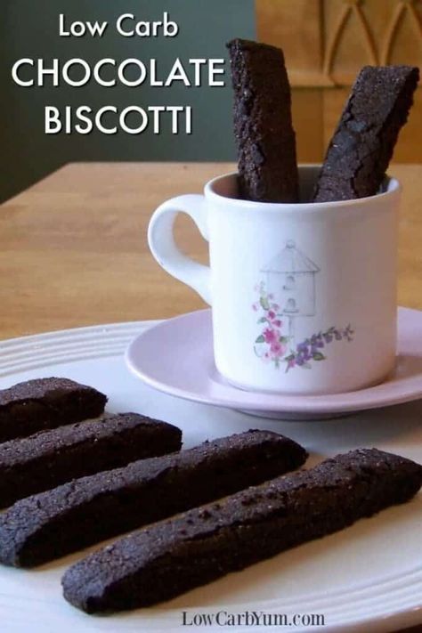 Low Carb Biscotti, Biscotti Cookies Recipes, Bagel Calories, Chocolate Biscotti Recipe, Chocolate Biscotti, Low Carb Cookies Recipes, Diet Cookies, Low Carb Cheesecake, Biscotti Cookies