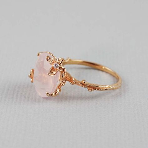 Class Rings, Round Engagement, Rose Quartz Ring, Wedding Rings Unique, Pretty Rings, Quartz Ring, Pink Stone, Unique Engagement Rings, Morganite