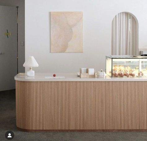 Desk For Office, Cafe Counter, Office Aesthetic, Counter Desk, Cafe Shop Design, Reception Counter, Coffee Shops Interior, Salon Interior Design, Coffee Shop Design