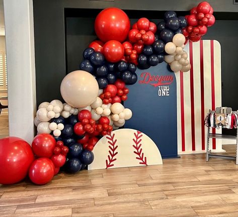 Baseball Party Theme Decorations, 1 St Birthday Baseball Theme, Baseball Theme Birthday Party Decorations, Baseball Party Balloon Arch, Baseball Themed Birthday Party Ideas, Outdoor Baseball Party Ideas, Baseball Birthday Decor, Baseball Birthday Decorations, Home One Birthday Party Ideas