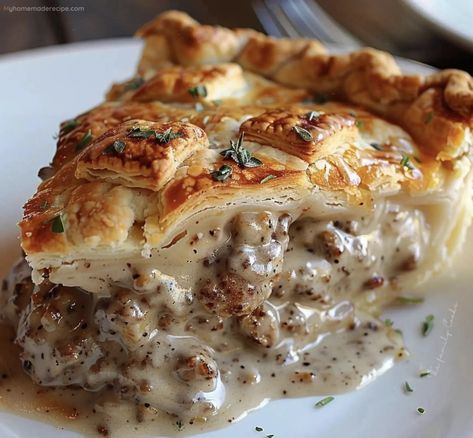 This Sausage, Gravy, and Biscuit Pie combines the rich flavors of sausage gravy with the flaky goodness of puff pastry, making it a perfect dish for breakfast, brunch, or a comforting dinner. Biscuit Pie, Biscuit Crust, Sausage Gravy And Biscuits, Buttery Biscuits, Homemade Biscuits, Sausage Gravy, Biscuits And Gravy, How To Cook Sausage, Pork Sausage