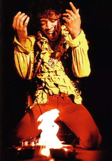 Jimi Hendrix Fire, Jimi Hendrix Guitar, Jimi Hendrix Poster, Rock Pictures, Monterey Pop Festival, Rock History, Rock Argentino, Foto Langka, Jimi Hendrix Experience