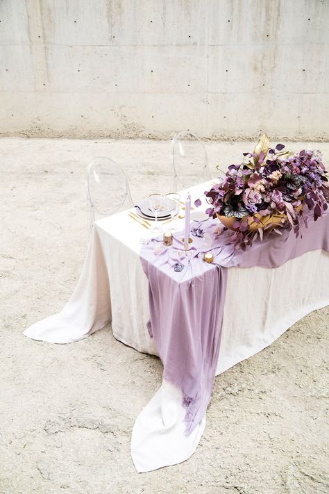 Amethyst inspiration like you have never seen Lavender Wedding Colors, Violet Wedding, Phuket Wedding, Amethyst Wedding, Unique Wedding Flowers, Lilac Wedding, Spring Wedding Inspiration, Table Set Up, Lavender Wedding