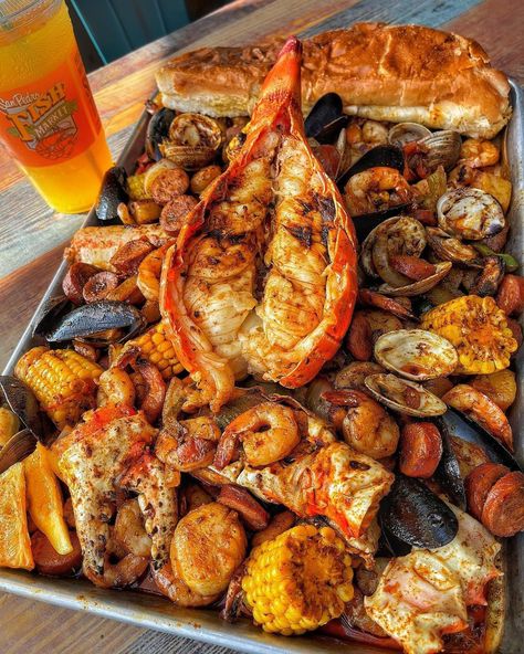 Crab Dinner Recipes, Shareable Food, Crab Appetizers, Crab Dinner, Crab Dip Recipe, Crab Appetizer, Crab And Shrimp, Crab Stuffed Mushrooms, Crab Meat Recipes