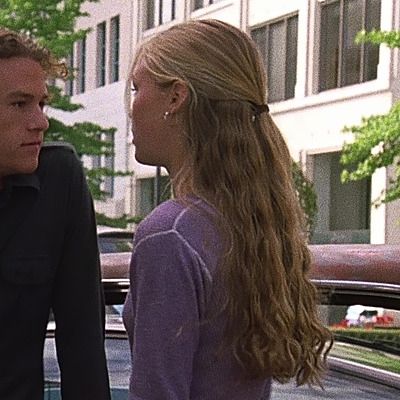 Julia Stiles 90s Aesthetic, Julia Stiles 10 Things I Hate About You, 10 Things I Hate About You Kat Hair, Julia Stiles 90s Outfits, Kat Stratford Fashion, Kat Ten Things I Hate About You, Julia Stiles 90s Fashion, Kat From 10 Things I Hate About You, Kat Stratford Icon