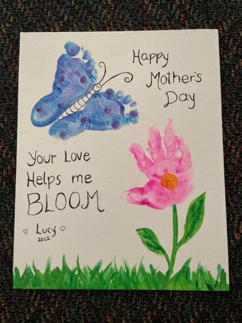 Mothers Day Crafts Preschool, Baby Art Crafts, Easy Mother's Day Crafts, Diy Mother's Day Crafts, Mother's Day Projects, Baby Art Projects, Footprint Crafts, Toddler Art Projects, Toddler Arts And Crafts