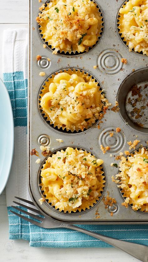 Mac and cheese you can eat with your hands? Sign us up! These muffin-tin mac and cheese cups work equally well on a buffet or in a lunch box. Make them your own! Experiment with different cheeses and herbs, such as shredded Mexican 4-cheese blend and cilantro or shredded Italian blend and basil. Mac And Cheese Cups, Cheese Cups, Fingerfood Party, Muffin Tin Recipes, Baking Muffins, Cheese Bites, Cooking For Two, Muffin Tins, Fusilli