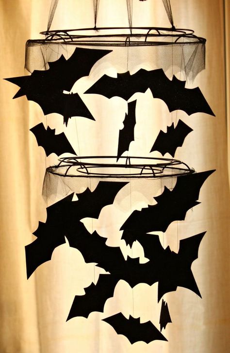 PBK Inspired Halloween Bat Chandelier Bat Chandelier, Halloween Bats Diy, Halloween Chandelier, Halloween Bat Decorations, Decoration Restaurant, Halloween 2014, Fun Halloween Decor, Halloween 2015, Halloween Bat