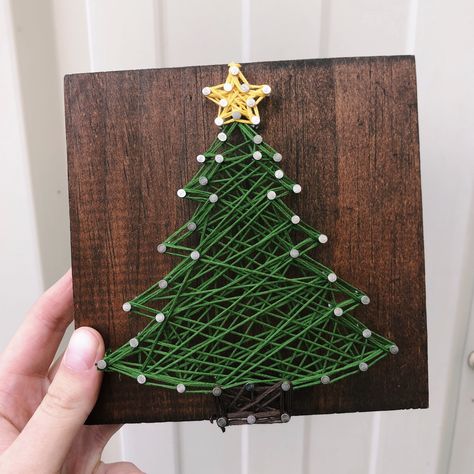 Free Christmas String Art Templates, String Art Templates Christmas, Nail Yarn Wood Art Christmas Tree, Christmas String Art Patterns Free Printable, Christmas String Art For Kids, Christmas Tree String Art Template, Christmas Craft Middle School, Christmas String Art Templates, Christmas String Art Patterns