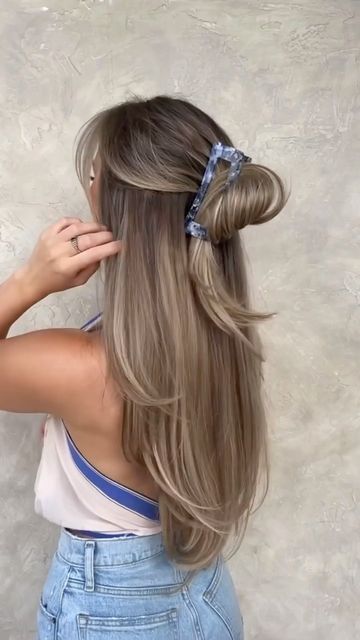 Kitsch on Instagram: "The style of our dreams 🤩 Who else wants to add this cute clip to your accessory collection?! 💞⁠ ⁠ 📹️ @hairby_chrissy ⁠ ⁠ ✨Comment and like this photo for a chance to win a $100 gift card to Kitsch! One winner will be chosen and announced in our stories on the 1st of each month. Must be following us to win. Bonus entries if you comment on one of our Tik Toks! ✨⁠ ⁠ #hair #hairstylist #hairstyles #haircut #haircolor #instahair #hairgoals #hairinspo #hairdresser #hairofinst Hair By Chrissy Blonde, Hair By Chrissy, Hairby Chrissy, Hair Stules, Hairstylist Hairstyles, 100 Gift, Beauty Inspo, Hair Do, Cute Kawaii