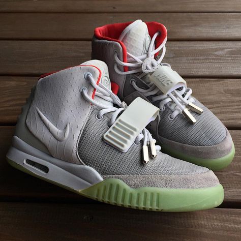 PURE PLATINUM Nike Air Yeezy 2 Hype Sneakers, Air Yeezy 2, Yeezy 2, Nike Yeezy, Yeezy Fashion, Air Yeezy, Bio Whatsapp, Jordan Shoes Retro, Fresh Shoes