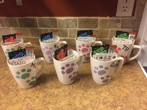 Vet Tech appreciation mugs #DIY #sharpiemugs #vettech #veterinarytechnician #vetnurse #appreciation #gift Diy Veterinary Gifts, Wellness Gift Ideas For Employees, Tech Week Ideas, Veterinary Technician Week, Veterinary Technician Gifts, Veterinarian Clinic, Vets Office, Veterinary Office, Vet Nursing