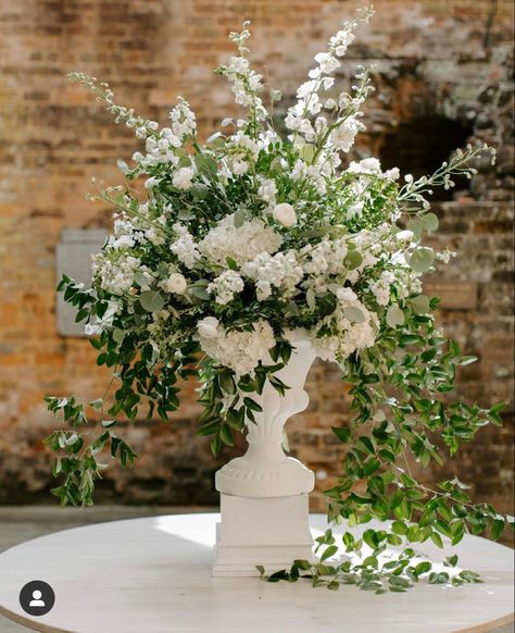 Green Hydrangea Wedding, Contemporary Wedding Flowers, Language Planner, Katie White, Greenery Wedding Centerpieces, Garden Wedding Flowers, Flower Urn, White Floral Arrangements, White Flower Arrangements