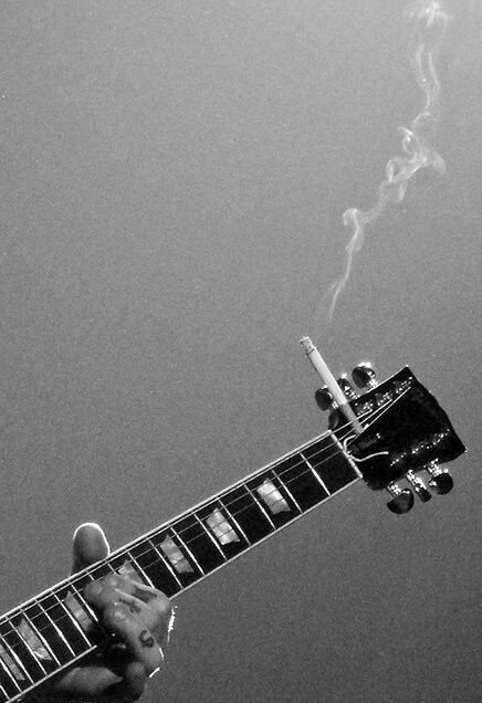 Aesthetic Guitar, Guitar Aesthetic, Rock Aesthetic, Rock Guitar, Easy Guitar, Guitar Tips, I'm With The Band, Images Esthétiques, Mötley Crüe