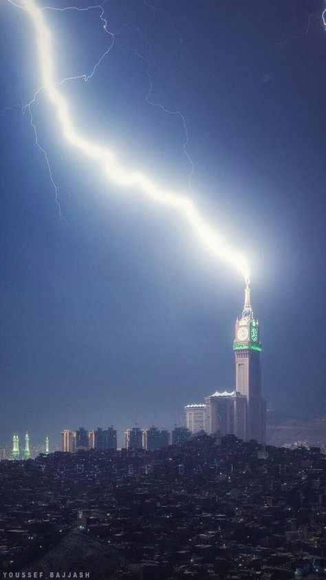 The clock tower (KSA) Mecca Mosque, Mecca Masjid, Pilgrimage To Mecca, Lightning Photography, Tower Light, Lighting Bolt, Ayat Quran, Grand Mosque, المملكة العربية السعودية