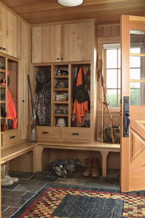 Hunting Room Design, Hunting Room Decor, Hunting Storage, Room Ideas Men, Hunting Cabin Decor, Hunting Lodge Decor, Gear Room, Hunting Room, Hunting Cabin