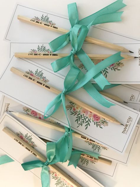 Personalised Pencils Ballpen Souvenir Ideas, Pencil Gift Wrapping Ideas, Jw Pioneer Gifts Ideas Diy, Diy Eid Gifts, Cheap Wedding Favors, Jw Convention Gifts, Pen Gift Box, Jw Pioneer Gifts, Wedding Favor Ideas