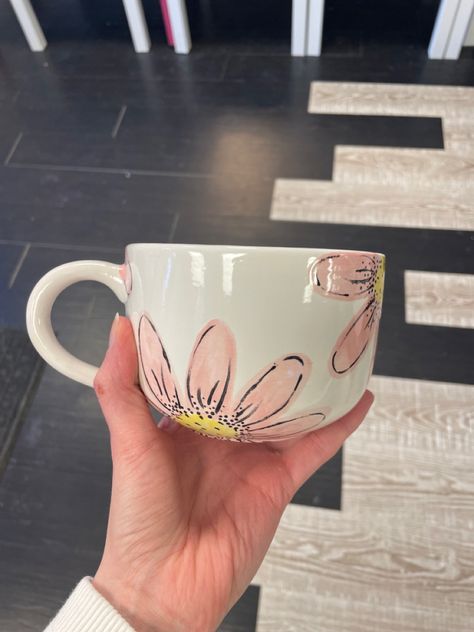 Pottery Painting Ideas Easy, Ceramica Ideas, Diy Keramik, Mug Ideas, Ceramic Cafe, Diy Pottery Painting, Paint Your Own Pottery, Cerámica Ideas, Pottery Painting Designs