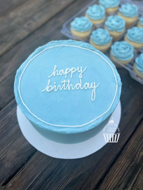 My favorite carrot cake and vanilla cupcakes to celebrate two special birthdays today. I am loving these simple cake designs!! #7sweetsandtreats_by_lee #7sweetsandtreats #minimalistcakes #guycakes Blue Minimalist Cake, Minimalist Cake, Circle Cake, Blue Icing, Gold Birthday Cake, Pinterest Cake, Icing Design, Blue Minimalist, White Cakes