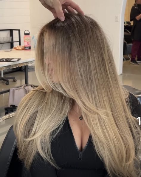 Dark Roots Blonde Hair Balayage, Balyage Long Hair, Balayage Straight Hair, Blonde Hair With Roots, Beige Blond, Summer Blonde Hair, Brunette Hair With Highlights, Dark Roots Blonde Hair, Light Blonde Hair