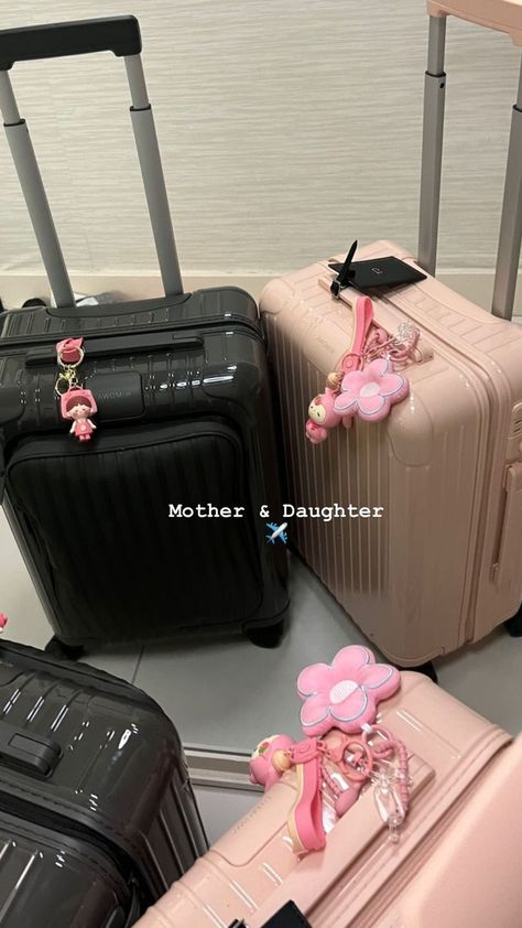 Checklist Travel, Amazon Makeup, Freetime Activities, International Travel Essentials, Bilik Idaman, Travel Packing List, Airplane Car, Airport Aesthetic, Cute Luggage