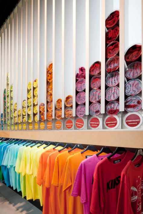 Color stories and impact using mass product. Streetology by Facet Studio. Tshirt Display, Retail Inspiration, Retail Concepts, Store Layout, Store Interiors, Retail Store Design, Retail Design Blog, Retail Interior, Valerian