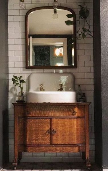 Paradise House, Bathroom Sink Units, Bad Inspiration, Decor Studio, Floor Bathroom, Decor Baie, Downstairs Bathroom, Bathroom Redo, Vintage Bathroom