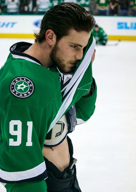 tyler seguin Dallas Stars Hockey, Hot Hockey Players, Stars Hockey, Tyler Seguin, Hockey Girls, Nhl Players, Hockey Player, Dallas Stars, Hockey Mom