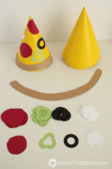 Pizza Party 2nd Birthday, Diy Pizza Party Decorations, Create Your Own Pizza, Pizza Party Games, Pizza Party Decorations, Kids Pizza Party, Pizza Party Birthday, Pizza Craft, Birthday Pizza