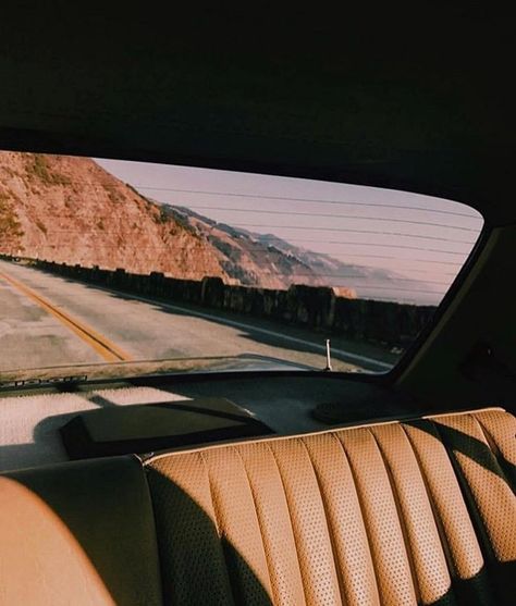 Damien Chazelle, Auto Retro, Back Ground, On The Road Again, Foto Inspiration, Buckingham Palace, Retro Aesthetic, Film Aesthetic, Aesthetic Vintage