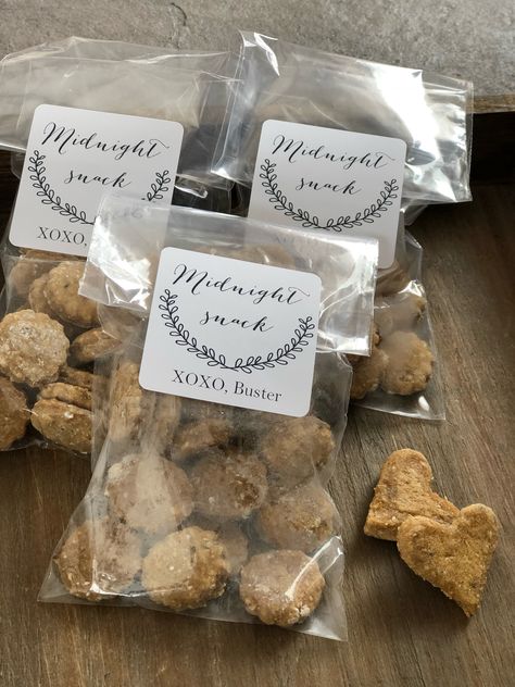 Chocolate Chip Cookies Packaging, Wedding Snack Bags, Cookies Packaging, Wedding Snacks, Midnight Snack, Dog Birthday Cake, Wedding Gift Ideas, Wedding Treats, Seal Gifts