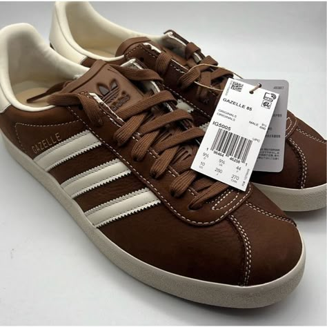 Adidas Gazelle 85 Suede Rare Shoes 'Preloved Brown' - Ig5005 - Men 10 Nwb A 1991 Icon On The Indoor And Outdoor Courts, Sneaker Takes On The Sleek, Streamlined Profile That Made It A Favorite For Skaters In The '80s. Premium Materials Keep The Look Both Elevated And Down To Earth. Leather Upper/Textile Lining/Rubber Sole Smoke Free Pet Free Home Bundle And Save Money- Some Items Colors Differ From Lighting. All Items Are Sold As Is. Comment With Questions You Have Before Purchasing. Not Responsi Vintage Shoes Sneakers, Adidas Brown, Brown Shoes Men, Rare Shoes, Adidas Shoes Mens, Burgundy Shoes, Dad Sneakers, Brown Sneakers, Down To Earth